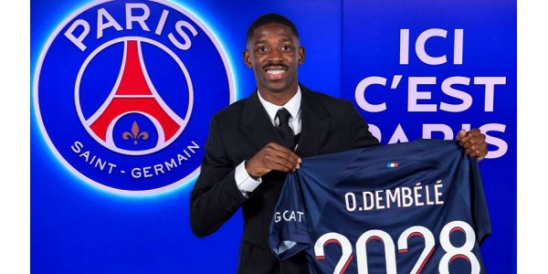 Ousmane Dembélé nosi koszulkę Paris Saint-Germain z numerem 10